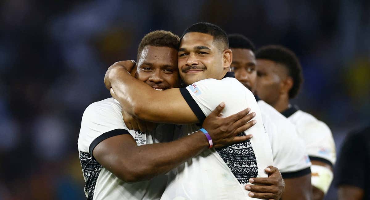 Ikanivere y Matavesi celebran la victoria de Fiyi ante Australia. /REUTERS