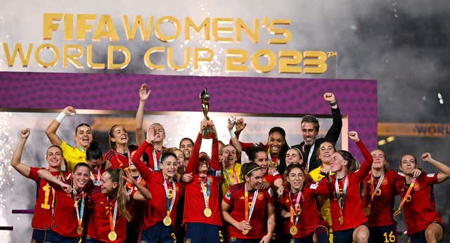 Las futbolistas responden al órdago: «Habíamos pedido no ser convocadas»