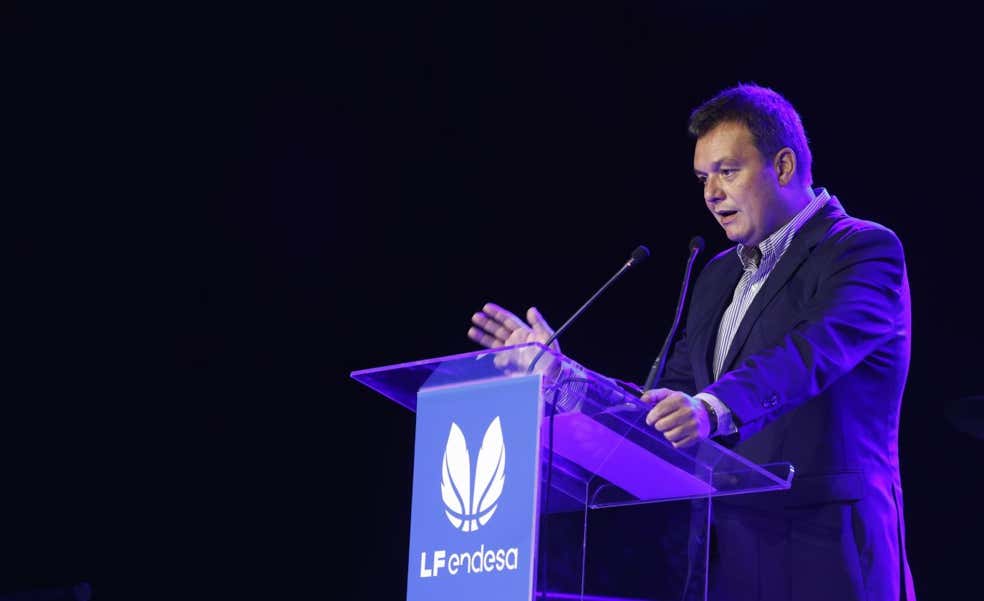 Víctor Francos: «No nos gustaría tener que sancionar a las jugadoras, que no llegue la sangre al río»