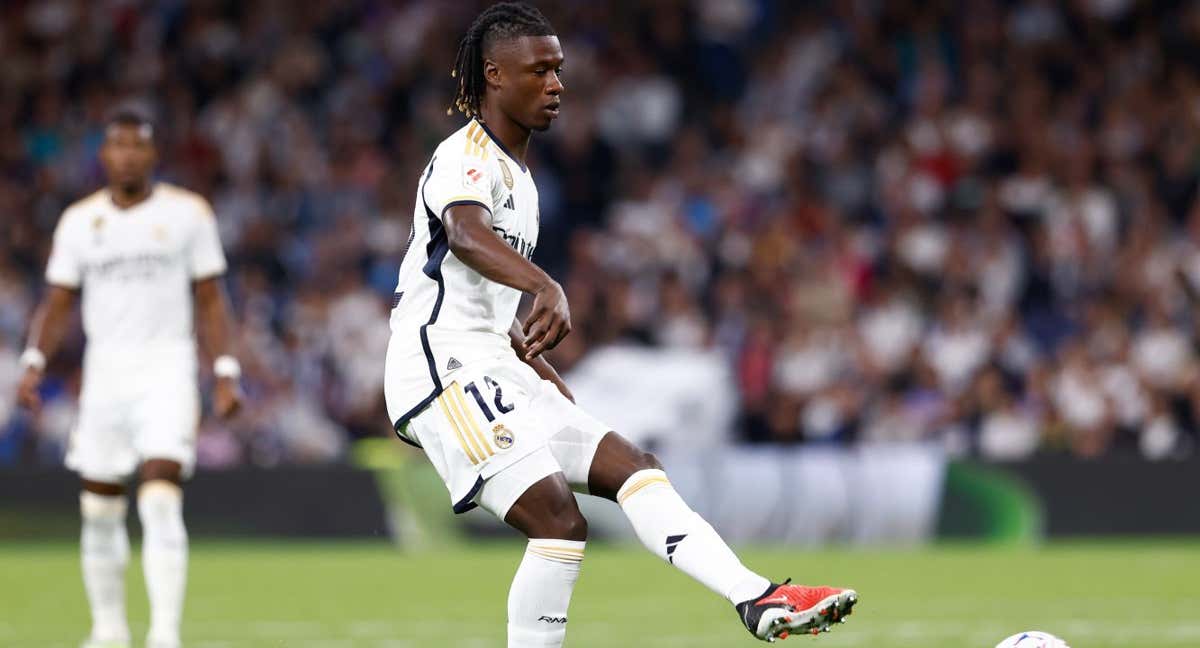 Camavinga durante un partido en el Bernabéu.