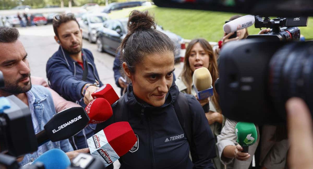 La seleccionadora española, Montse Tomé, a su llegada a la concentración en Madrid. /EFE/ Rodrigo Jiménez