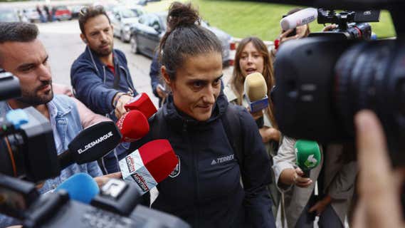 Montse Tomé, a su llegada este martes al hotel Tryp Alameda de Osuna. /EFE