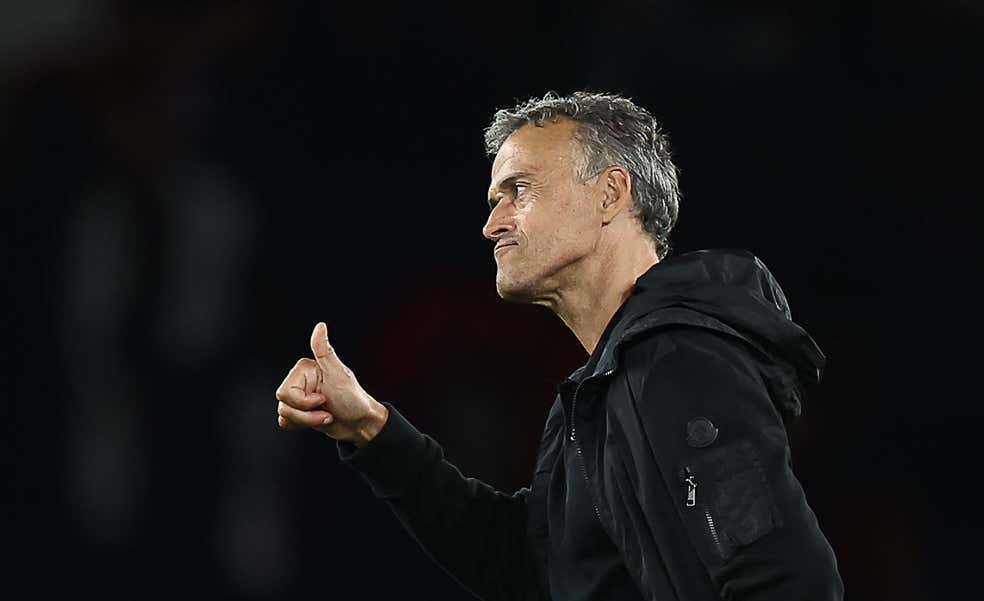 Luis Enrique se muerde la lengua cuando le preguntan por la crisis del fútbol femenino en España