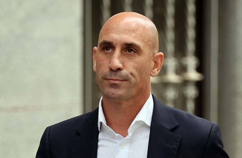 La jefa de prensa declaró presionada ante Integridad y fue quien enseñó a Jenni el comunicado