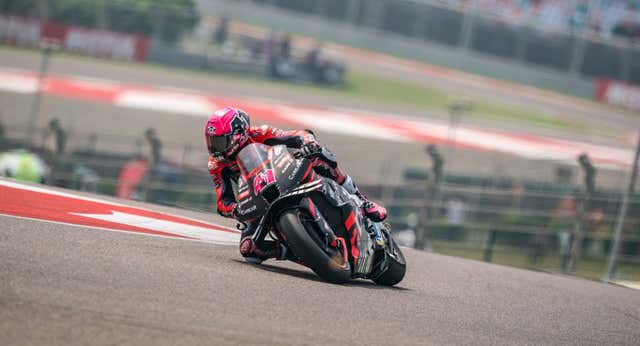 Aleix Espargaró y Maverick Viñales alucinan con las condiciones extremas en India