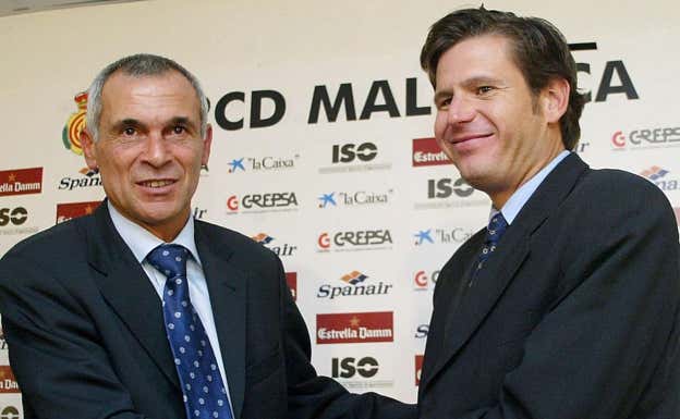 Mateu Alemany, junto a Héctor Cúper en Mallorca, en 2004.