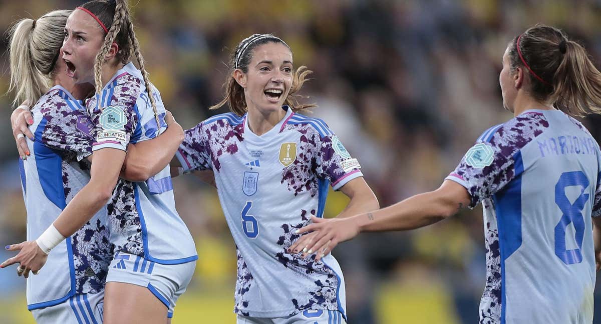 Alexia, Athenea, Aitana y Mariona celebran el 1-1 ante Suecia en la Nations League.