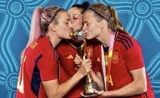 La imagen de Jenni Hermoso para agradecer a Alexia e Irene Paredes una rueda de prensa ejemplar