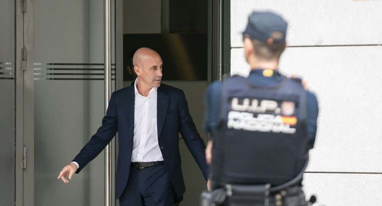 Luis Rubiales, saliendo de la Audiencia Nacional.