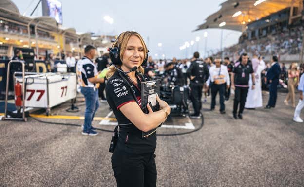 Ruth Buscombe, en una parrilla de la temporada 2023.  Alfa Romeo Sauber