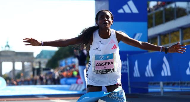 Tigist Assefa destroza el récord mundial en el maratón de Berlín