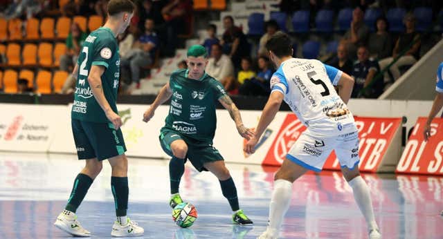 Indignación en Noia tras perder con un gol con la mano en el último segundo: «Se nos queda cara de tontos»