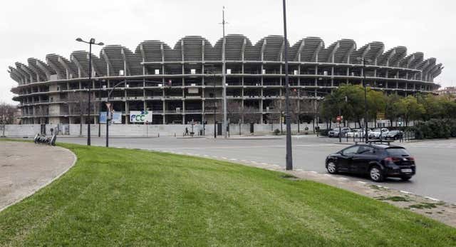 El vínculo del Nuevo Mestalla con la salida de Peter Lim y el interés de Javier Tebas