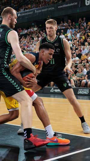 Thijs De Ridder, durante la primera jornada ante Andorra.  ACB PHOTO/A. ARRIZABALAGA