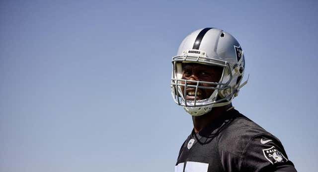 Jones, de los Raiders, dice que fue internado en un psiquiátrico en contra de su voluntad