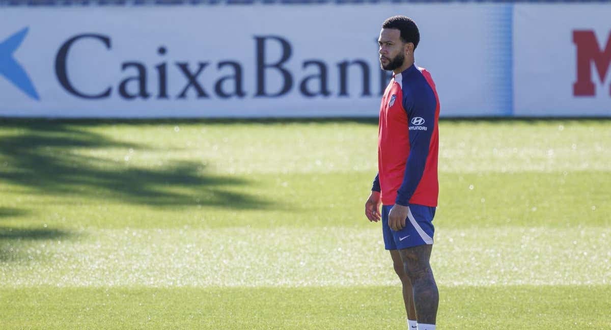 Memphis se perderá el Osasuna-Atlético de Madrid por una nueva lesión muscular.