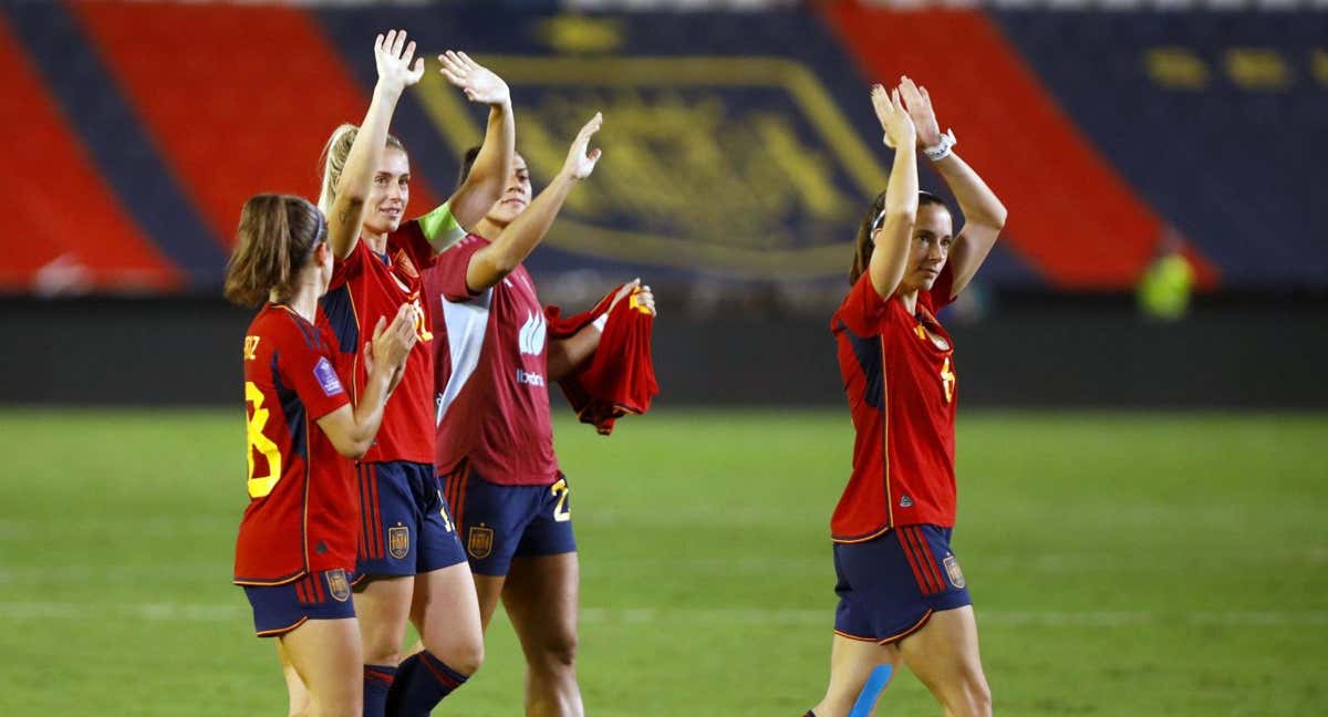 Las futbolistas de la Selección celebran el triunfo del martes ante Suiza en Córdoba. /EFE/ Salas