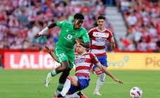 Ni el volcán Assane Diao alegra la vida al Betis ante el irreverente Bryan