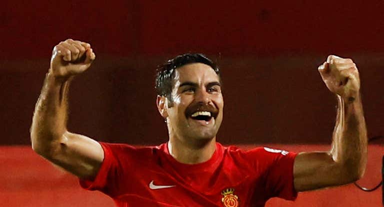 Abdón Prats celebrando un gol.