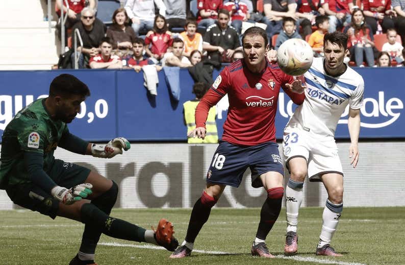 Osasuna gana cuatro jornadas después y el Alavés sigue estancado