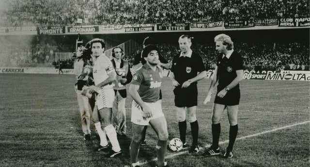 Cuando Nápoles recibió al Madrid con un ‘Bienvenidos cabrones’ y sus jugadores acabaron tirados en el autocar