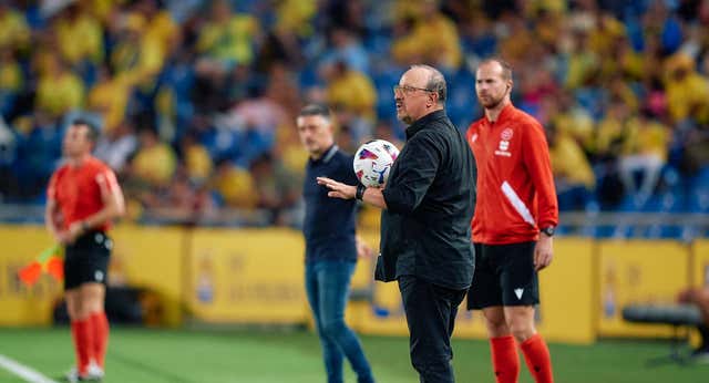 Benítez no da crédito y estalla: «Estamos hablando de fútbol, no de ping pong»
