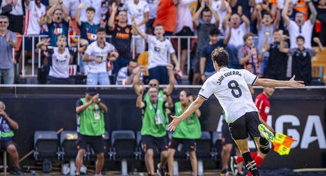 El Valencia, molesto con los rumores por Javi Guerra: «No está en nuestros planes venderle»