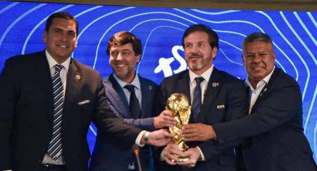 Chile se queda fuera del Mundial por decisión de FIFA y su presidente se entera por la prensa