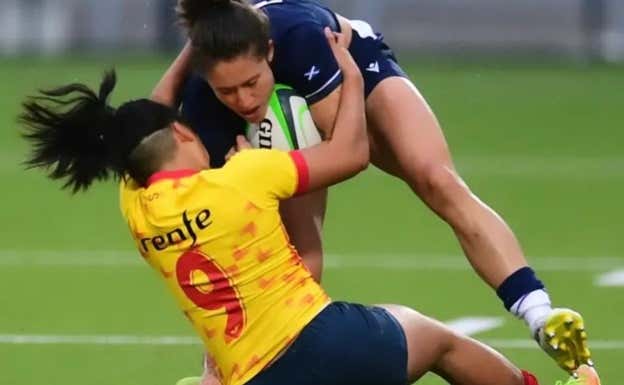 Bing Bing placando en el pasado partido ante Escocia.  Ferugby