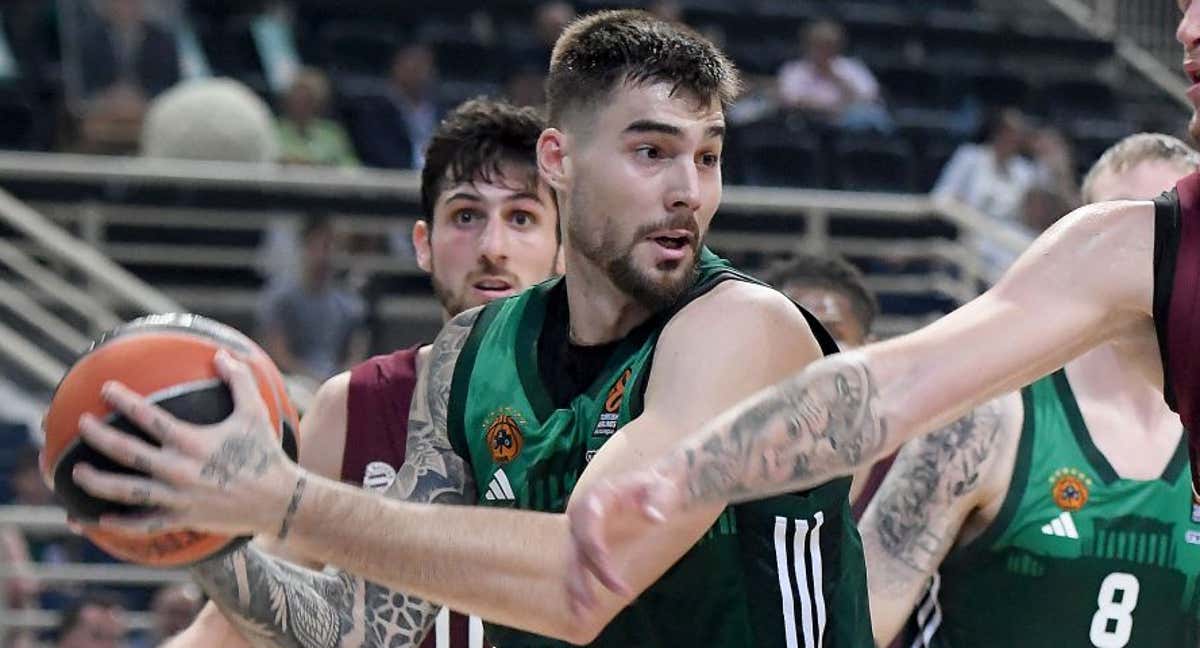 Juancho Hernangómez, en un partido con Panathinaikos. /V. STOLIS/PANATHINAIKOS