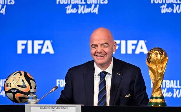 Gianni Infantino tras anunciar la sede del Mundial 2030. AFP
