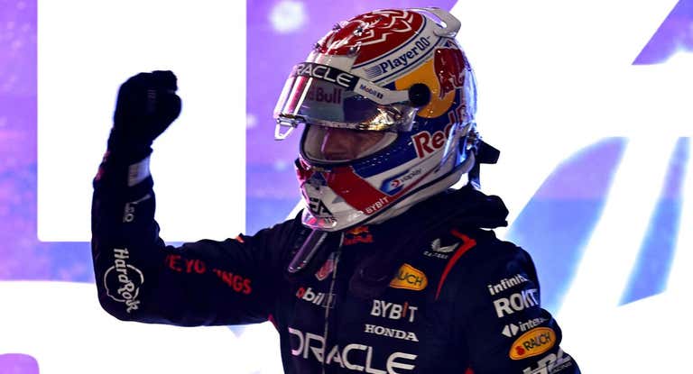 Verstappen celebra el título mundial en Catar.