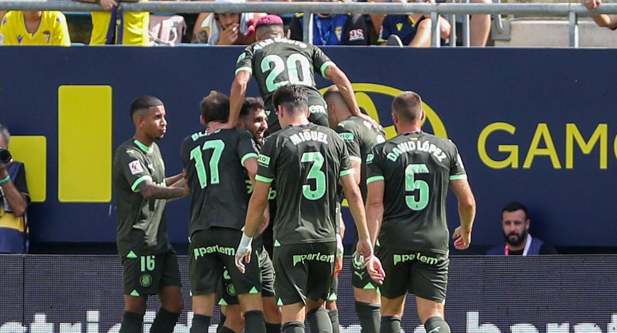 El Girona celebra el gol de Aleix García.