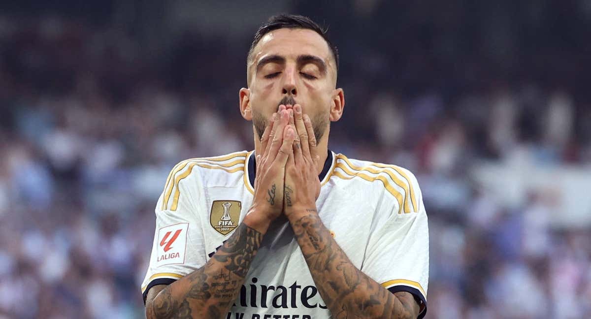 Joselu se lamenta tras fallas un penalti contra Osasuna./Reuters