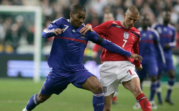 David Beckham durante un partido con la Selección inglesa. AP