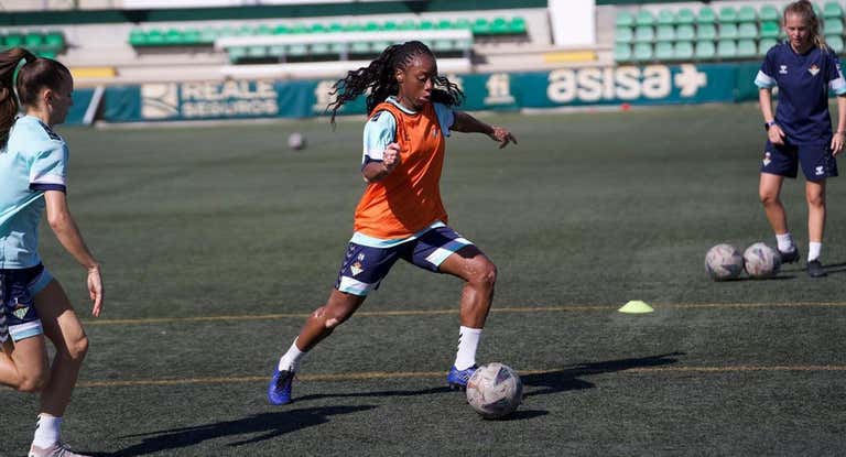 Tiffany Cameron durante un entrenamiento.