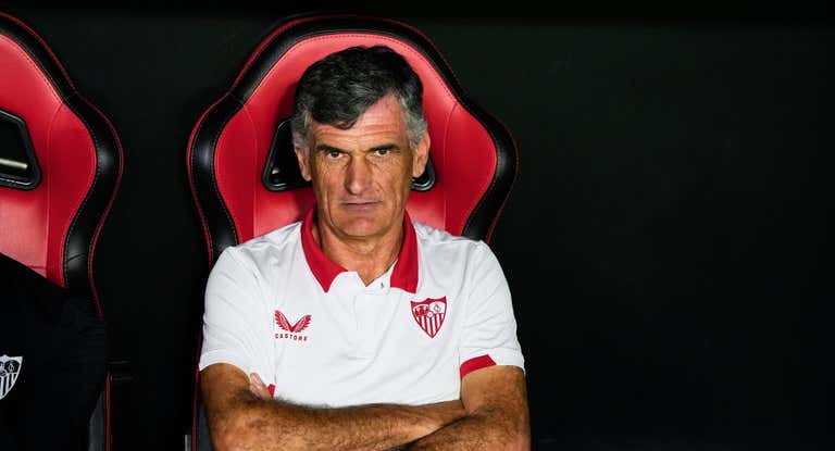 Mendilibar, en el banquillo durante el partido del Sevilla contra el Rayo Vallecano.