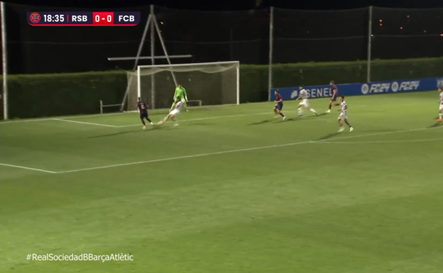 Bernal con un pase que genera una ocasión de gol.  WYSCOUT