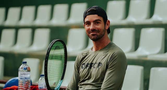 Un tenista se harta de las bolas y reclama a la ATP el pago de su fisioterapeuta: «¡Es inhumano!»