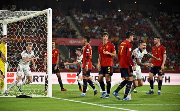 A Escocia le anularon este gol de McTominay en el minuto 60 de partido. AFP