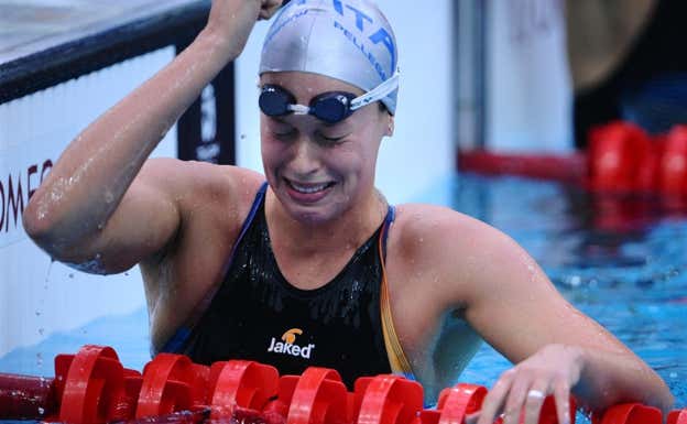 Federica Pellegrini llora de emoción en Pekín tras consagrarse como la primera italiana en lograr un oro olímpico en natación. AFP