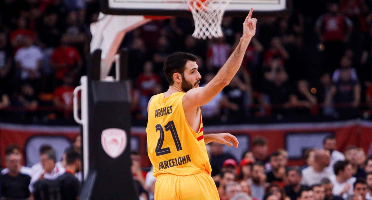 Álex Abrines celebra uno de sus triples anotados en El Pireo. /FC Barcelona