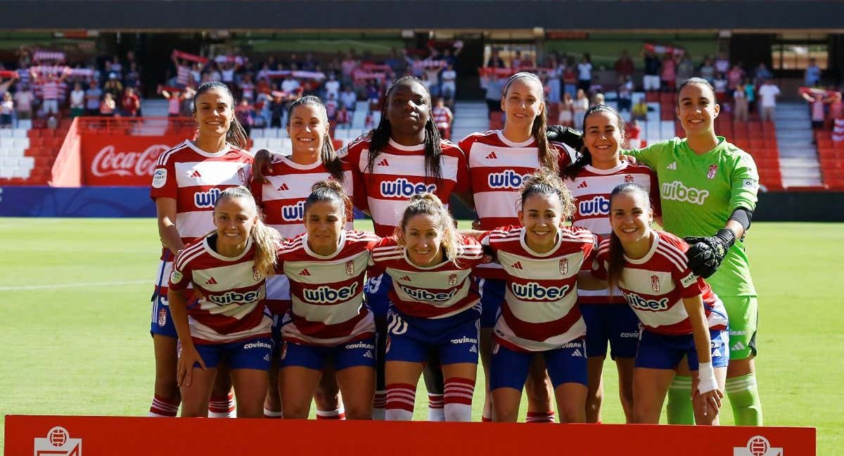 Las jugadoras del Granada posan antes de un partido. /GRANADA CF