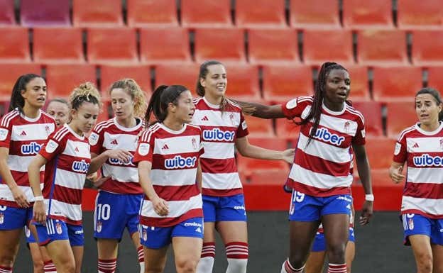 Jugadoras del Granada celebrando un gol ante la Real Sociedad.  LALIGA