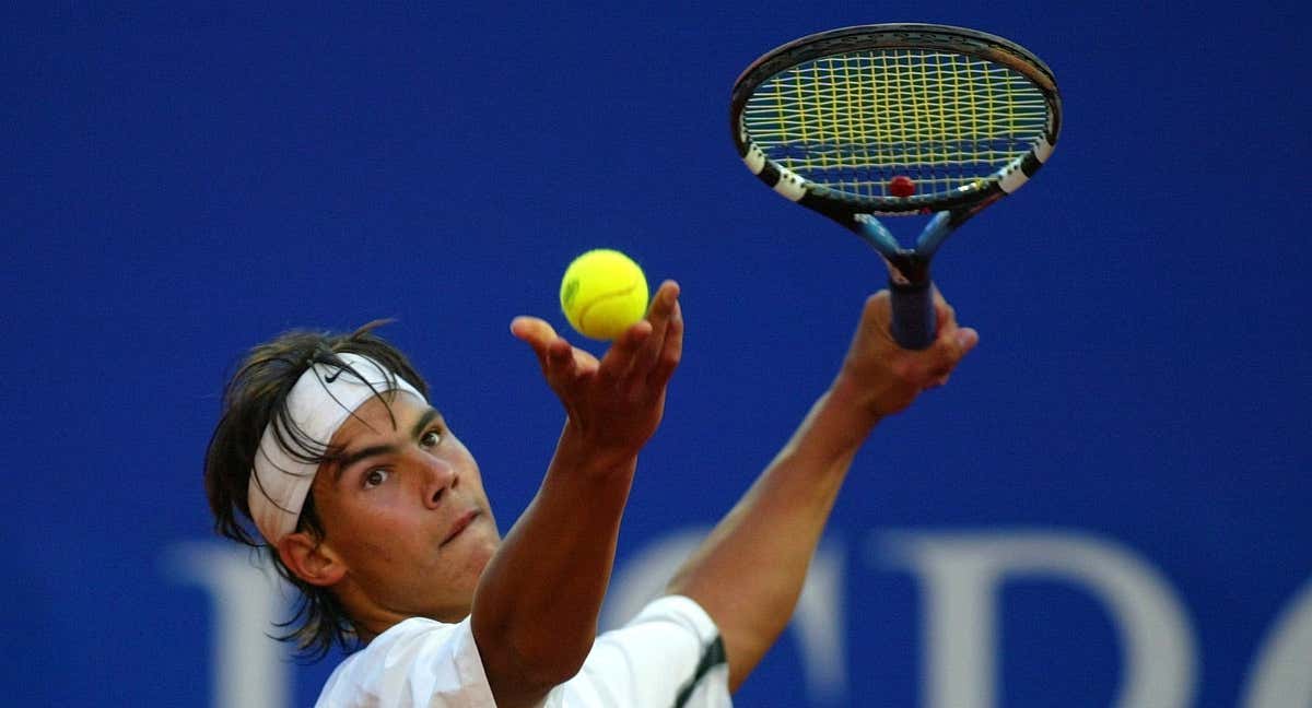 Rafael Nadal jugando un partido en Montecarlo en 2003.