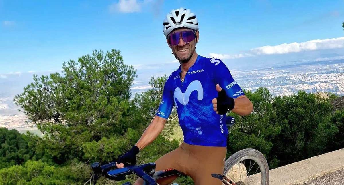 Alejandro Valverde no regala ni un pequeño tramo cronometrado de una Vuelta Cicloturista y ataca para ganar