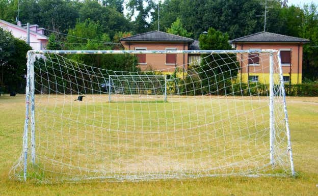 Campo en el que comenzó a jugar Ancelotti.-