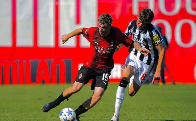 Álex Jiménez durante un partido de Youth League.  @alexjimenez.7