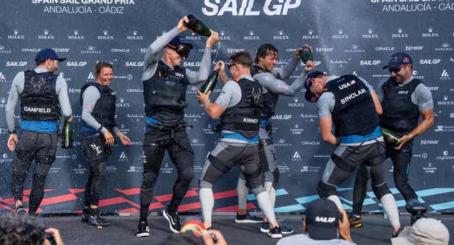 Spithill, el campeón que iba en velero al colegio, conquista Cádiz