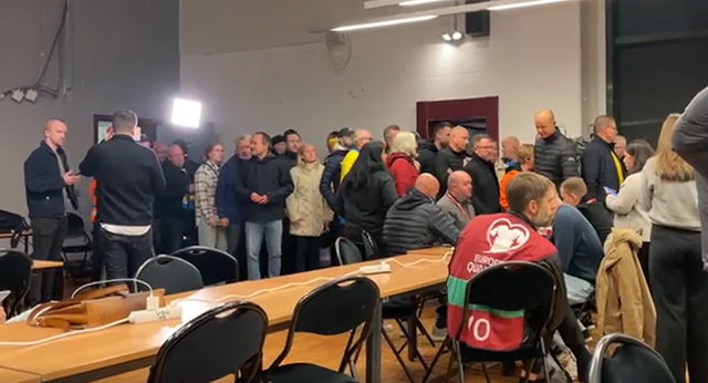 La afición sueca en la sala de prensa, jugadores buscando a sus familias…: así fueron las horas más tensas en el Bélgica-Suecia